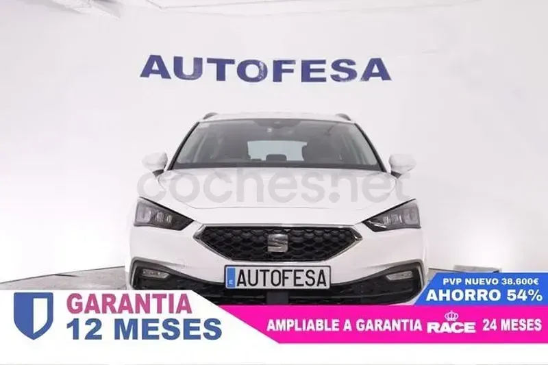 Usado Seat Leon Style 110 CV (80 kW) 2021 Blanco Familiar