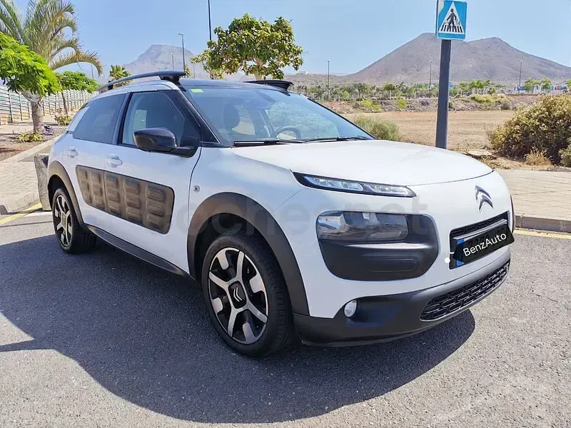 Usado Citroën C4 Live 100 CV (73 kW) 2016 Blanco Berlina