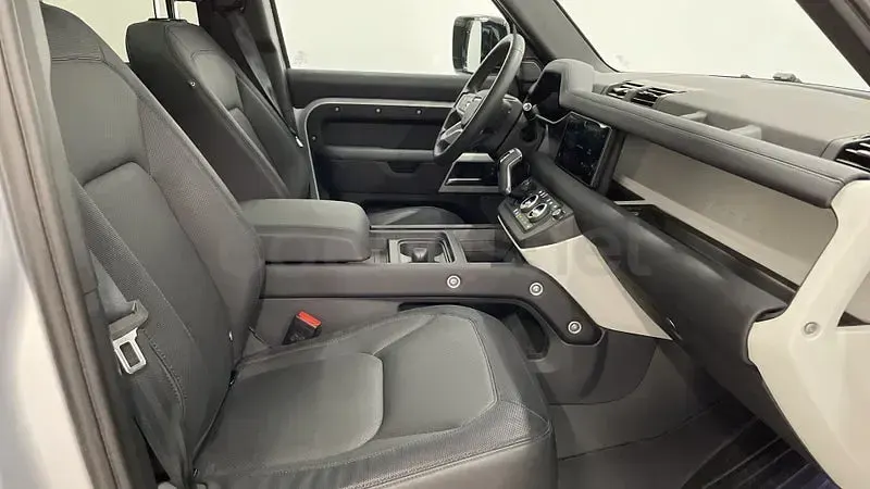 Usado Land Rover Defender SE 249 CV (183 kW) 2023 Gris / plata SUV