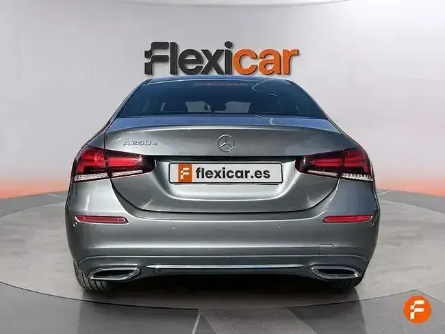 Usado Mercedes A250 218 CV (160 kW) 2022 Gris Berlina