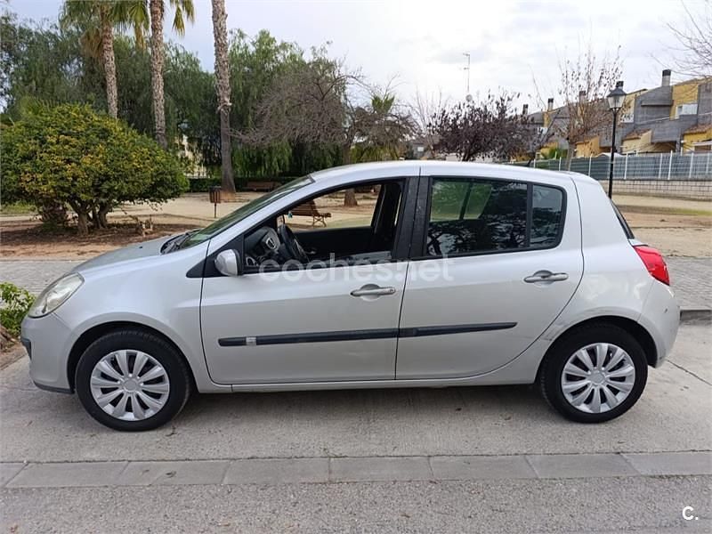 Usado Renault Clio II 85 CV (62 kW) 2008 Blanco Berlina