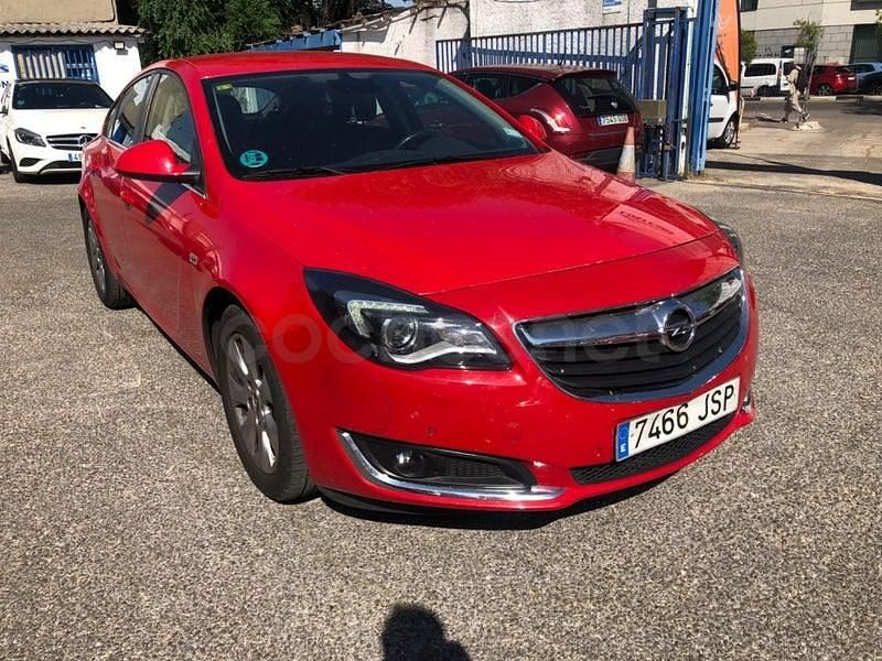 Usado Opel Insignia Business 136 CV (100 kW) 2016 Rojo Berlina