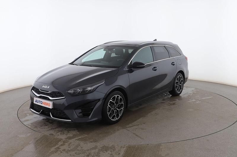 Gris Usado 2024 Kia Ceed GT-Line Familiar | 27.599 € (Caro) - Imagen 1/3