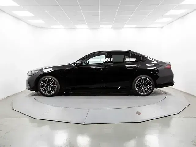 Usado BMW 530e Comfort Edition 299 CV (219 kW) 2025 Negro Berlina