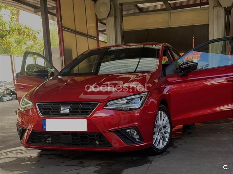 Usado Seat Ibiza FR 110 CV (80 kW) 2022 Granate Berlina