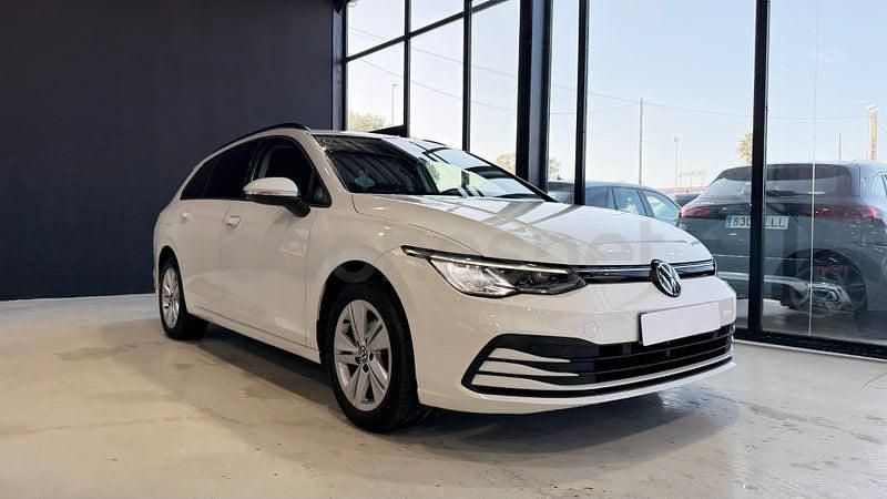 Usado VW Golf VIII 110 CV (80 kW) 2021 Blanco Familiar