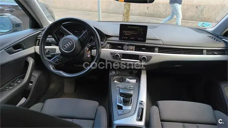 Usado Audi A4 Advanced 150 CV (110 kW) 2018 Gris / plata Familiar