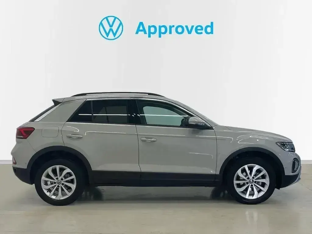 Usado VW T-Roc Life 110 CV (80 kW) 2024 Gris SUV