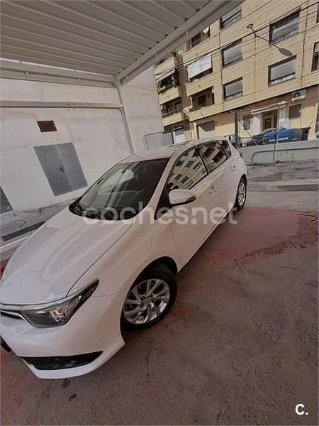 Usado Toyota Auris Business Edition 90 CV (66 kW) 2016 Blanco Familiar