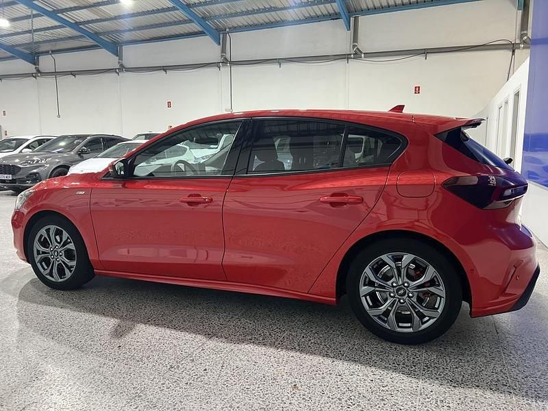 Usado Ford Focus ST-Line 125 CV (91 kW) 2024 Rojo Berlina