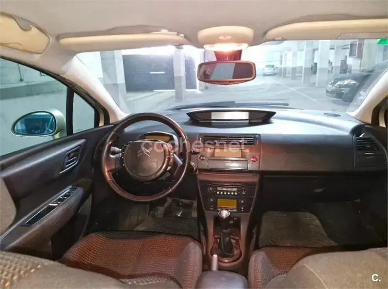 Usado Citroën C4 110 CV (80 kW) 2006 Beige Berlina