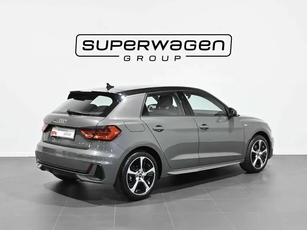 Usado Audi A1 Sportback 116 CV (85 kW) 2025 Gris Utilitario
