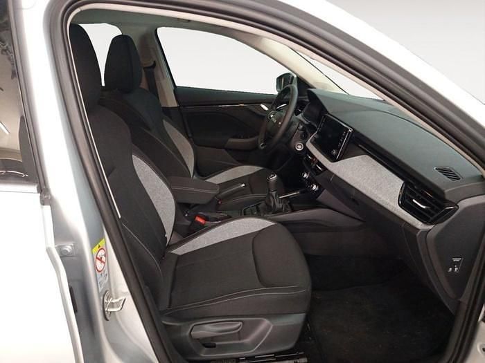 Usado Skoda Scala Selection 115 CV (84 kW) 2025 Gris plata Utilitario