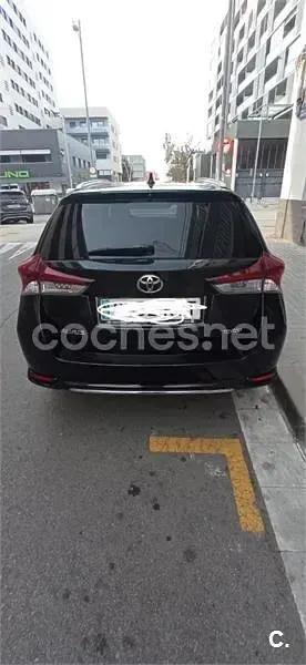 Usado Toyota Auris Active 116 CV (85 kW) 2017 Negro Familiar
