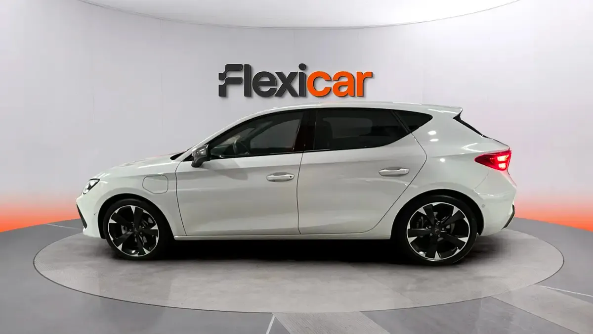 Usado Cupra Leon 204 CV (150 kW) 2025 Blanco Familiar