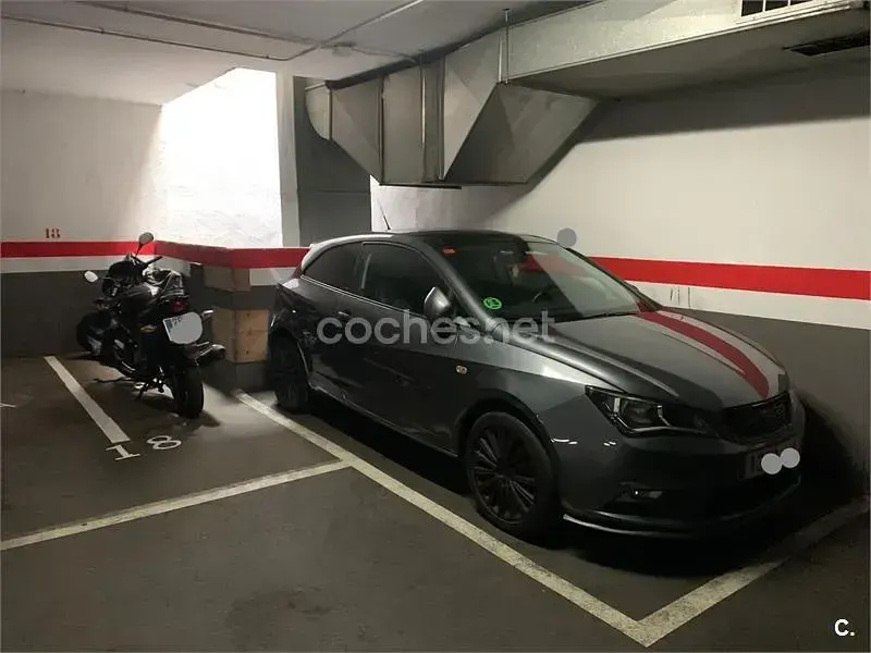 Usado Seat Ibiza SC CONNECT 90 CV (66 kW) 2015 Gris / plata Utilitario