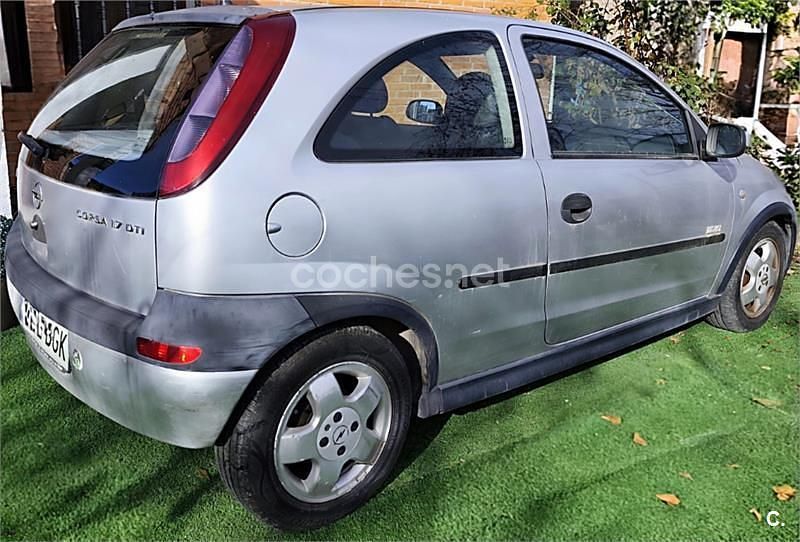 Usado Opel Corsa Elegance 75 CV (55 kW) 2001 Gris / plata Berlina