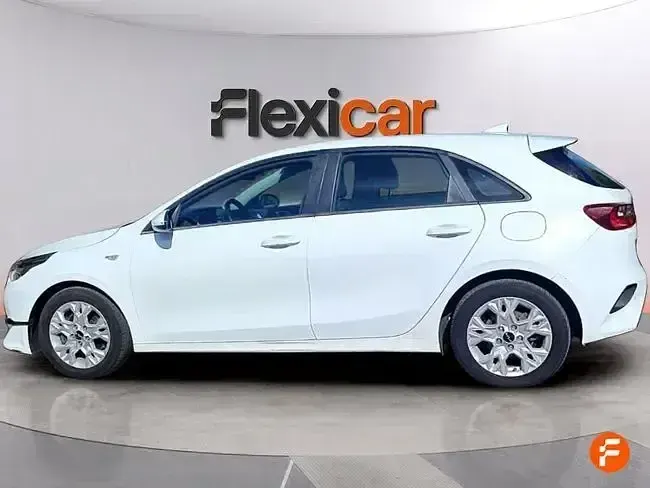 Usado Kia Ceed 100 CV (73 kW) 2021 Blanco Utilitario