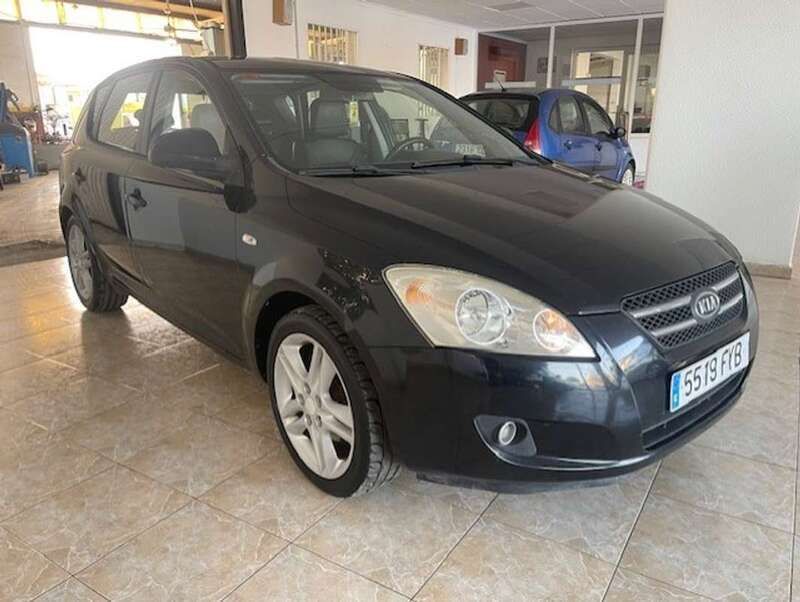 Usado Kia Ceed Sportswagon Active 116 CV (85 kW) 2007 Negro Familiar