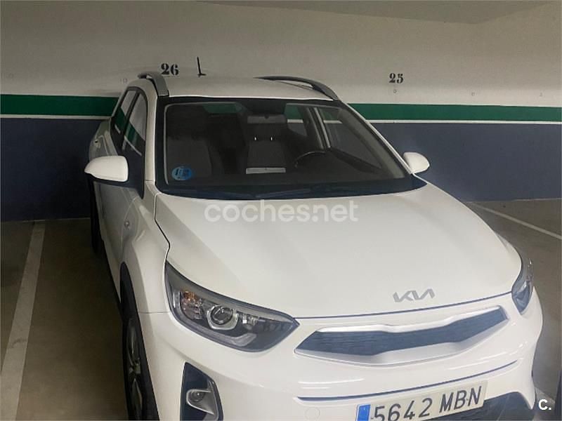 Usado Kia Stonic 100 HP (73 kW) 2022 Branco SUV