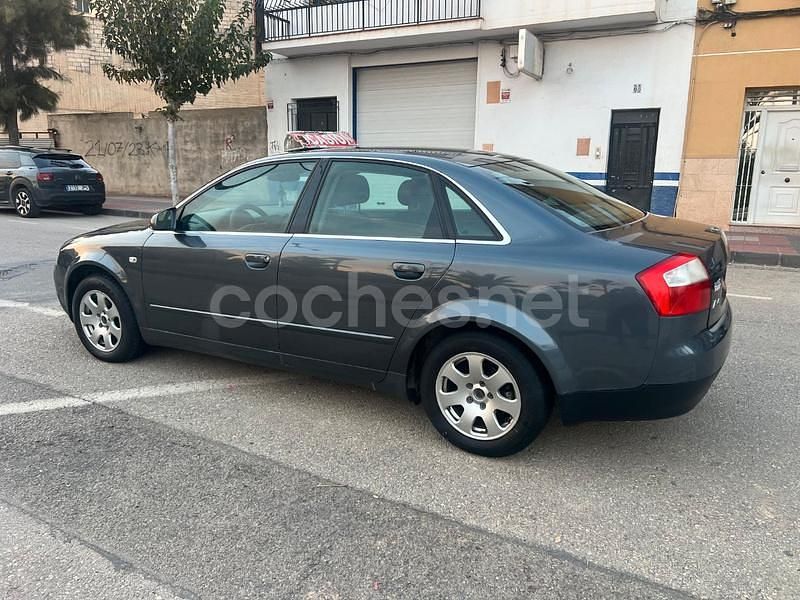 Gris / plata Usado 2002 Audi A4 Berlina | 2599 € (Precio justo) - Imagen 1/4