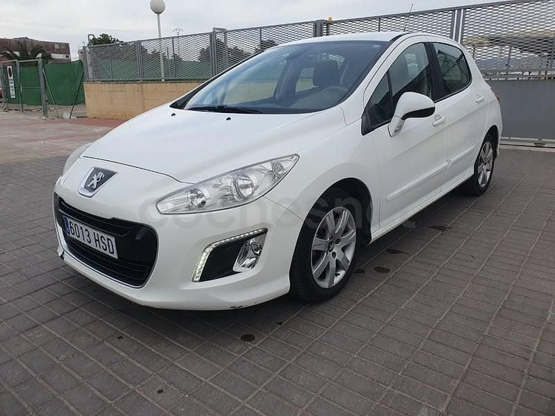 Usado Peugeot 308 Active 92 CV (67 kW) 2013 Blanco Berlina