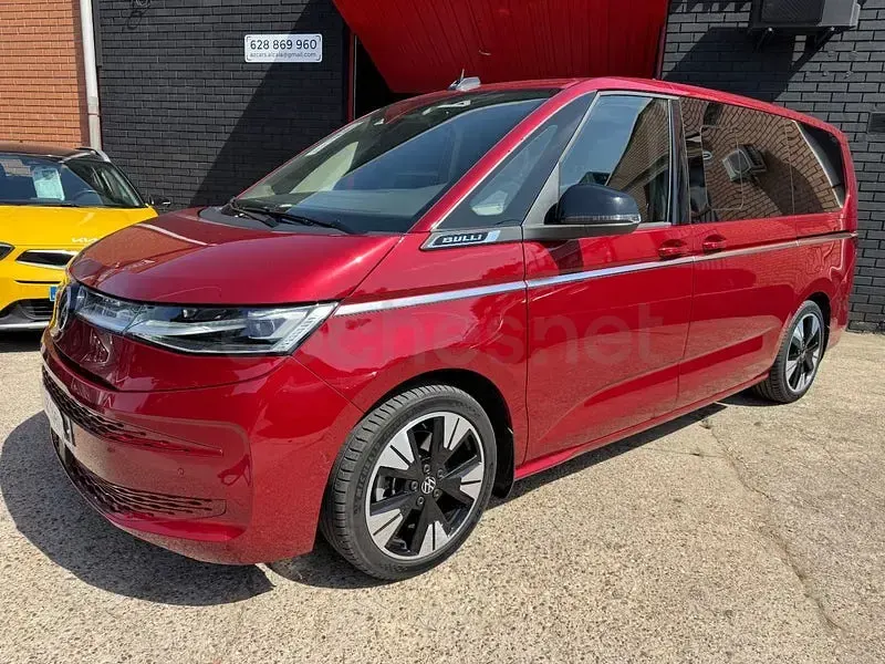 Usado VW Multivan Style 150 CV (110 kW) 2025 Granate Monovolumen