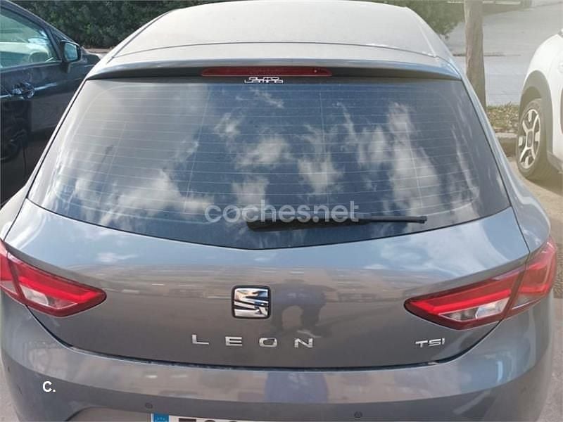 Usado Seat Leon Style 105 CV (77 kW) 2014 Gris / plata Berlina