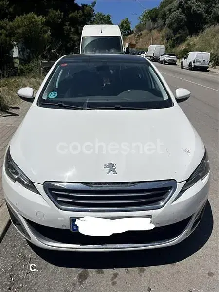 Usado Peugeot 308 Allure 110 CV (80 kW) 2015 Blanco Berlina