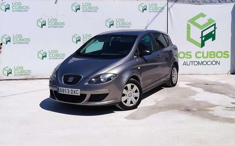 Usado Seat Toledo Sport 102 CV (75 kW) 2005 Gris Utilitario