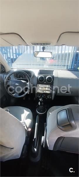 Usado Ford Fusion 100 CV (73 kW) 2004 Gris / plata Utilitario