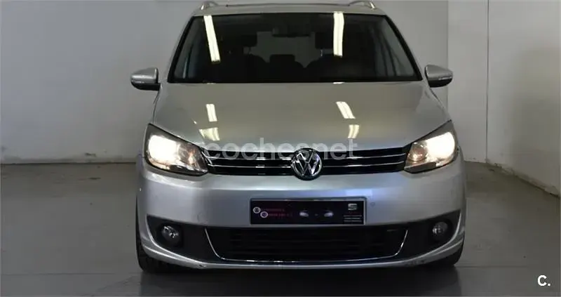 Usado VW Touran Advance 105 CV (77 kW) 2012 Gris / plata Monovolumen