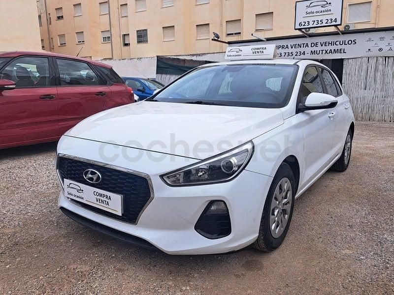 Usado Hyundai i30 95 CV (69 kW) 2018 Blanco Berlina