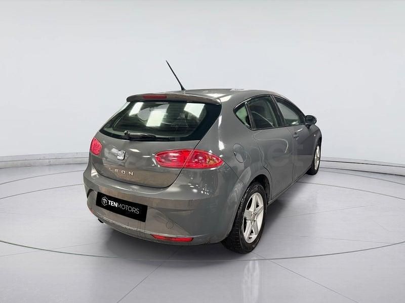 Usado Seat Leon Style 105 CV (77 kW) 2011 Gris / plata Utilitario