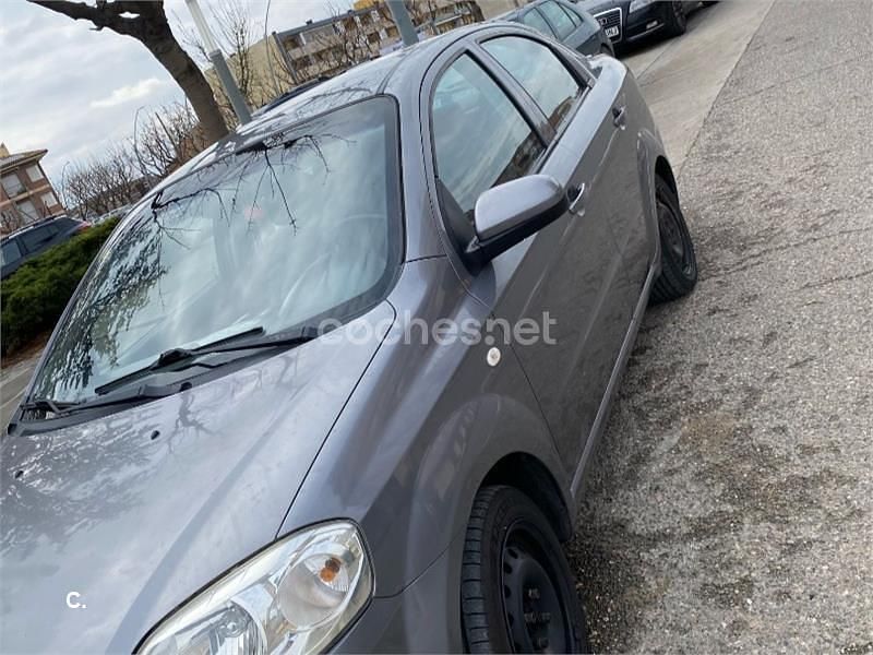 Usado Chevrolet Aveo LS 94 CV (69 kW) 2006 Gris / plata Berlina