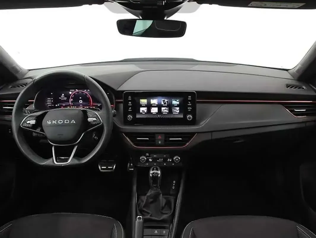 Usado Skoda Kamiq Monte Carlo 116 CV (85 kW) 2025 Plateado SUV