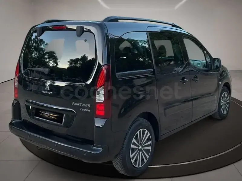 Usado Peugeot Partner Tepee Active 115 CV (84 kW) 2013 Negro Monovolumen