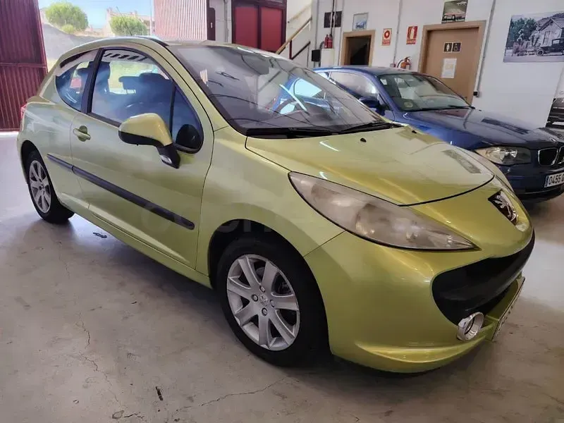 Usado Peugeot 207 110 CV (80 kW) 2007 Verde Berlina