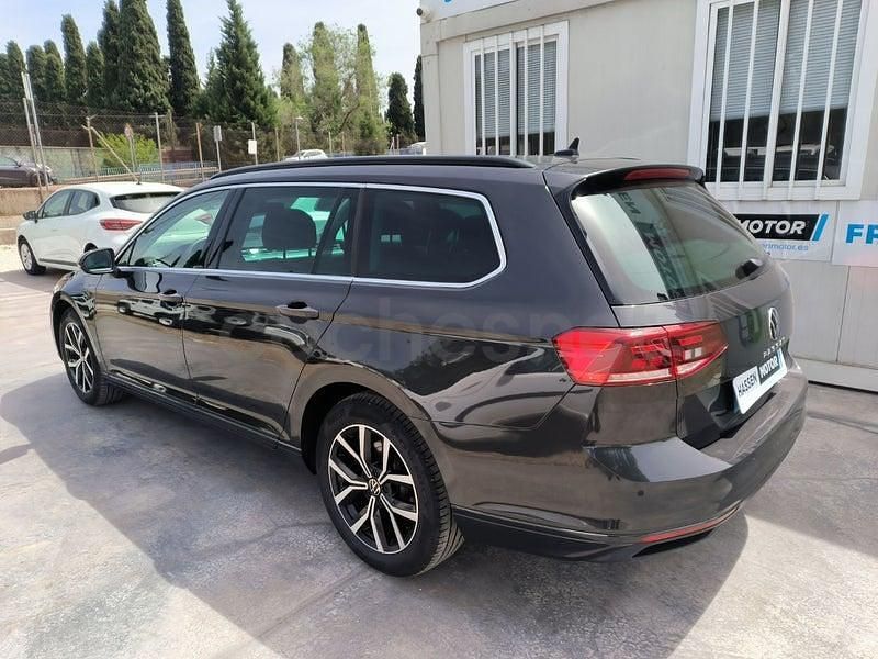 Begagnad VW Passat Executive 150 HK (110 kW) 2022 Grå Kombi