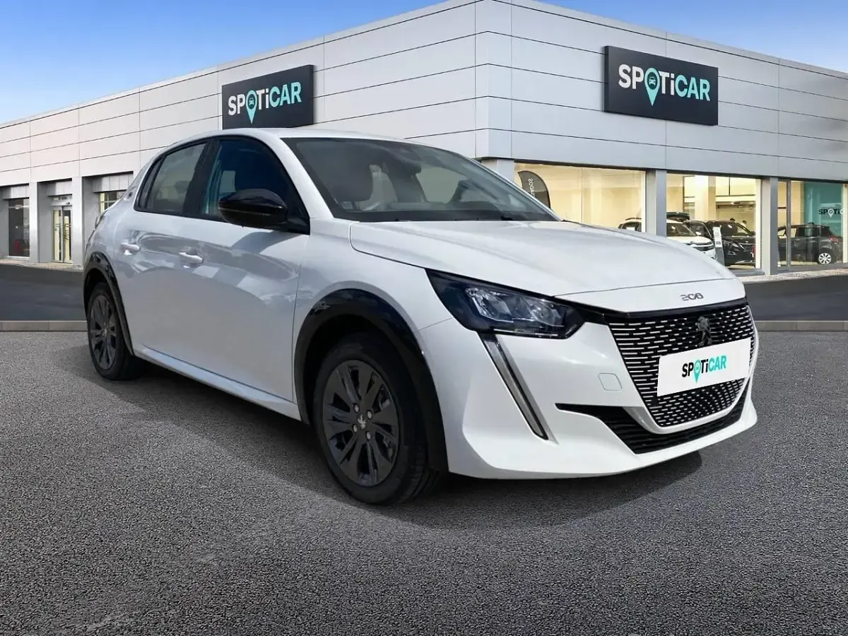 Usado Peugeot e-208 Active 100 kW (136 CV) 2024 Blanco Utilitario