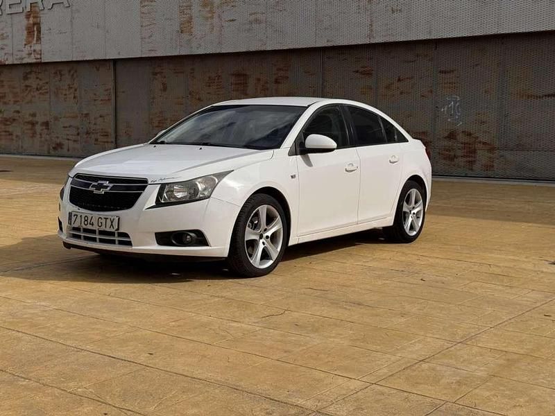 Blanco Usado 2010 Chevrolet Cruze LS Utilitario | 4500 € (Precio justo) - Imagen 1/4