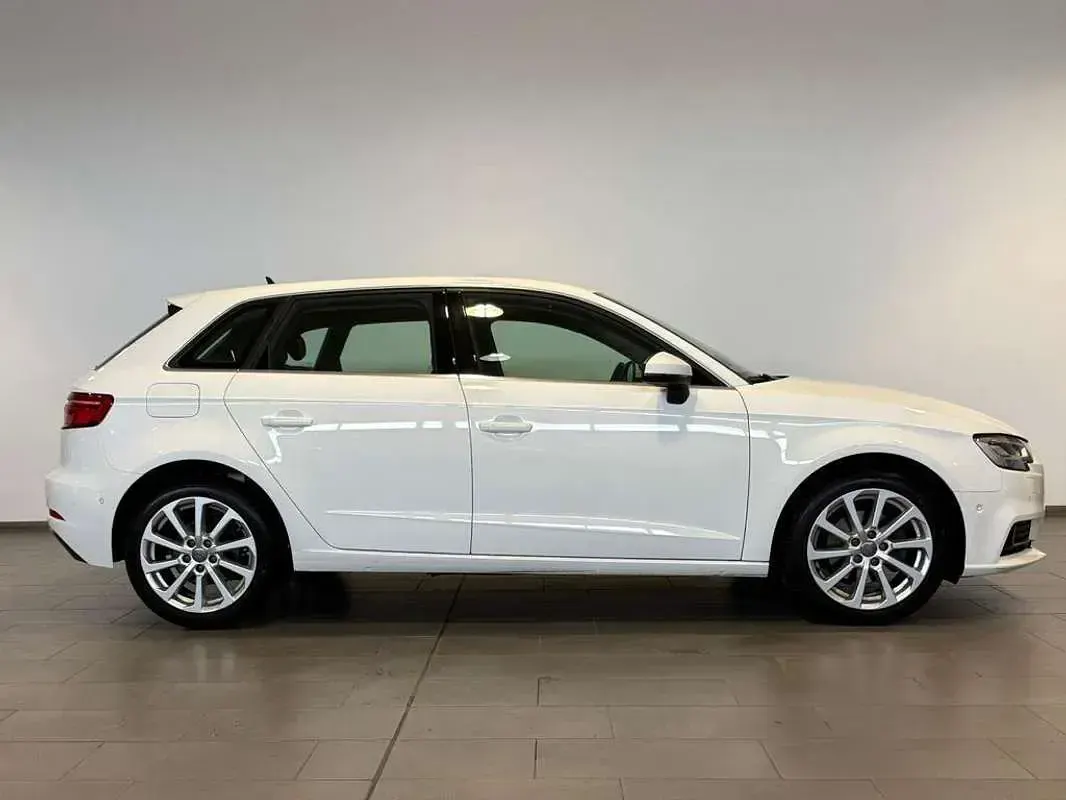Usado Audi A3 Sportback Design 116 CV (85 kW) 2019 Blanco Utilitario