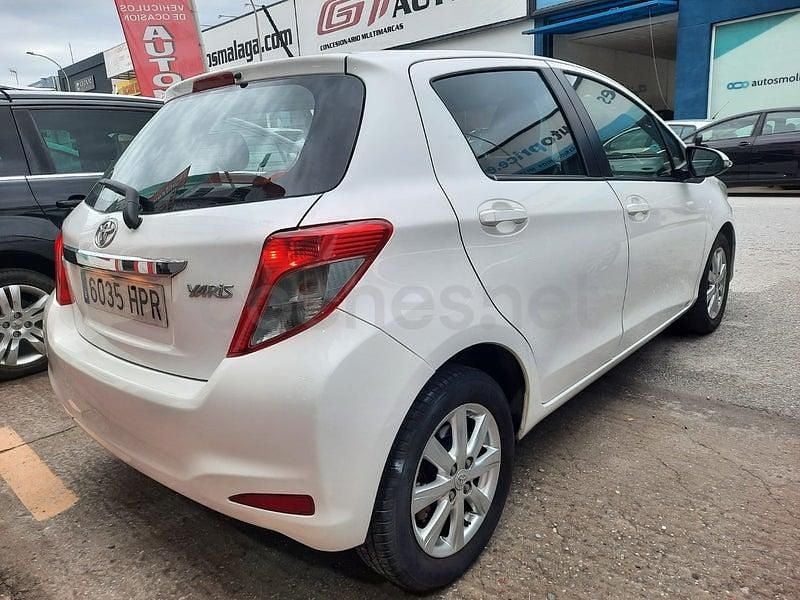 Usado Toyota Yaris Active 99 CV (72 kW) 2013 Blanco Utilitario