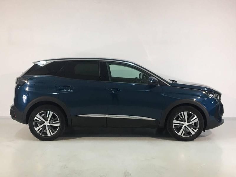 Usado Peugeot 3008 Allure 131 CV (96 kW) 2024 Azul SUV