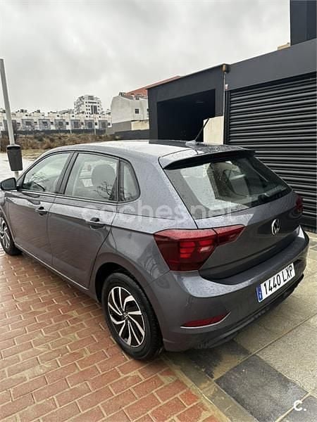 Usado VW Polo Life 95 CV (69 kW) 2022 Azul Berlina