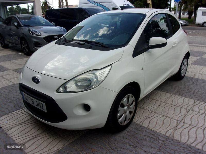 Blanco Usado 2015 Ford Ka Trend+ Utilitario | 5990 € (Precio justo) - Imagen 1/4