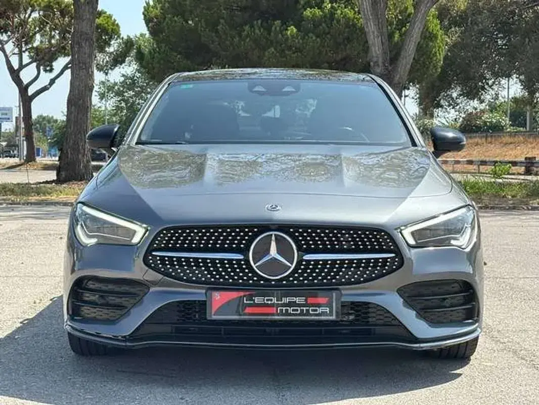 Usado Mercedes CLA200 163 CV (119 kW) 2019 Gris Coupe