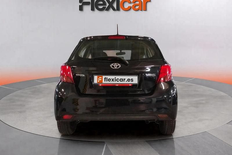 Usado Toyota Yaris Active 69 CV (50 kW) 2016 Negro Utilitario