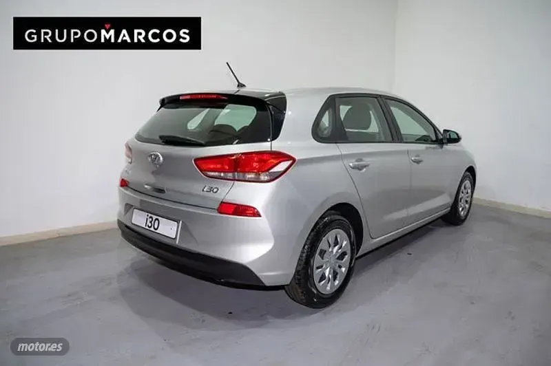 Usado Hyundai i30 120 CV (88 kW) 2020 Plateado