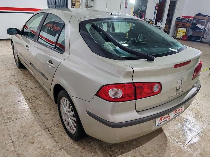 Usado Renault Laguna III Expression 131 CV (96 kW) 2007 Verde Berlina